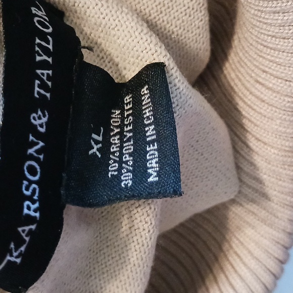 Sweater - Picture 8 of 8